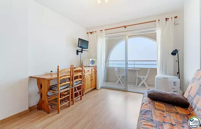 Foto e3760fc0-ef05-4be8-9bcb-84453dfa6625. Estudio  en planta 17 con terraza y espectaculares vistas al mar , costa brava en Empuriabrava