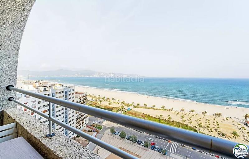 Foto efdf7e84-d65d-42ee-ba7c-1d7e5a1f25af. Estudio  en planta 17 con terraza y espectaculares vistas al mar , costa brava en Empuriabrava