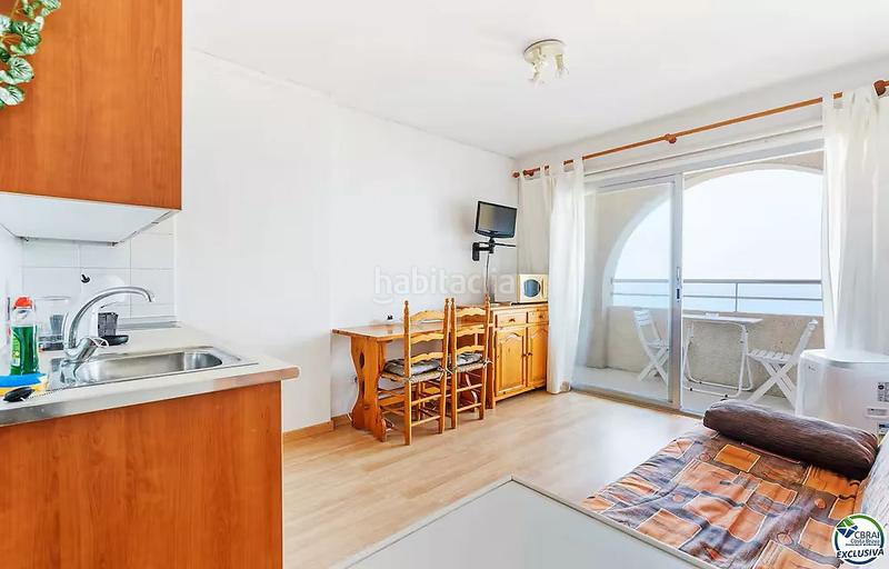 Foto fc173aa0-8c5a-4d17-93a8-b121b0d329e9. Estudio  en planta 17 con terraza y espectaculares vistas al mar , costa brava en Empuriabrava