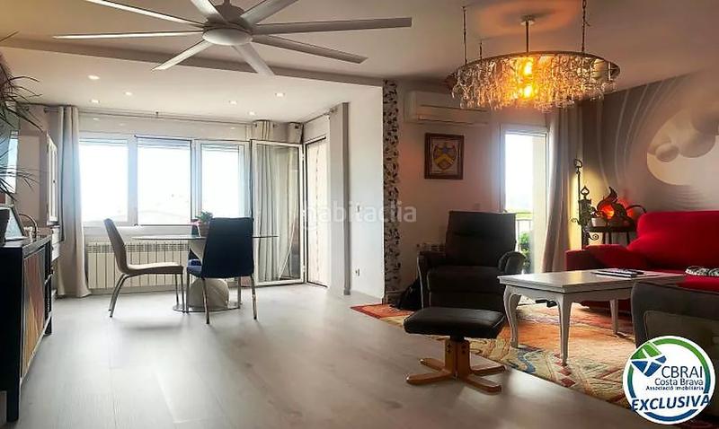 Foto 42c217b6-4c55-4d06-bf04-f5f2e5f2e8d8. Piso amplio piso en venta a 100 metros del mar en Roses