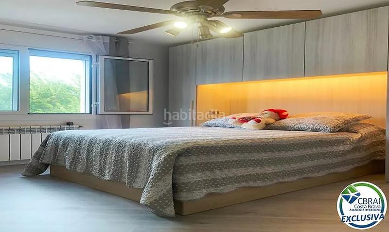 Foto f7e028a7-15dc-4fbb-93da-0db4c5548a9c. Piso amplio piso en venta a 100 metros del mar en Roses