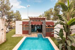 Xalet en El Bosque. Villa de diseo en la urbanizacin el bosque