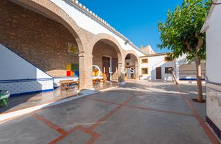 Edifici a Olocau. Emblemática masía a la venta a escasos kilómetros de valencia