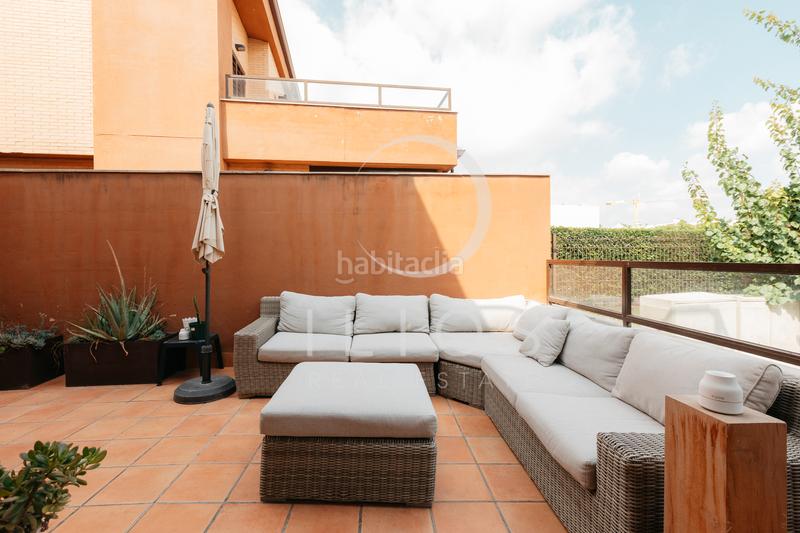 Foto 2879b374-9f11-4248-91b8-3693cde55643. Casa aparellada amb xemeneia calefacció aparcament piscina a Bétera