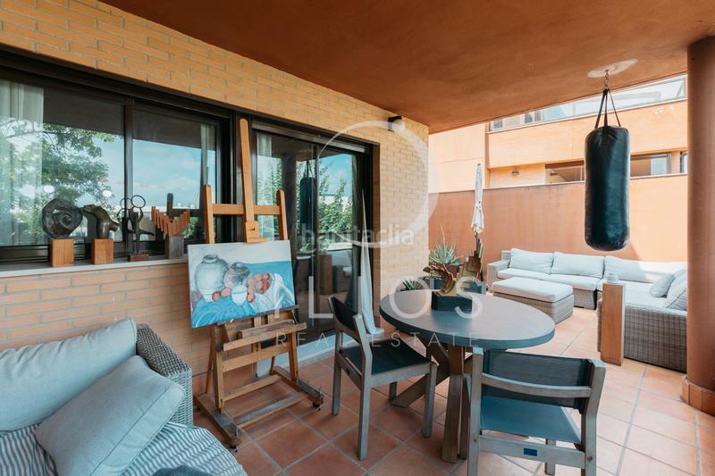 Foto 3cad0ae7-28ec-42ef-b54d-536cffb5b392. Casa aparellada amb xemeneia calefacció aparcament piscina a Bétera