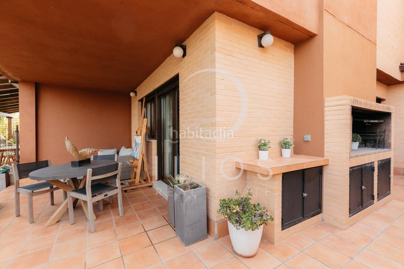 Foto 42b08ee8-f8c9-4e0e-b24d-634e815be21f. Casa aparellada amb xemeneia calefacció aparcament piscina a Bétera