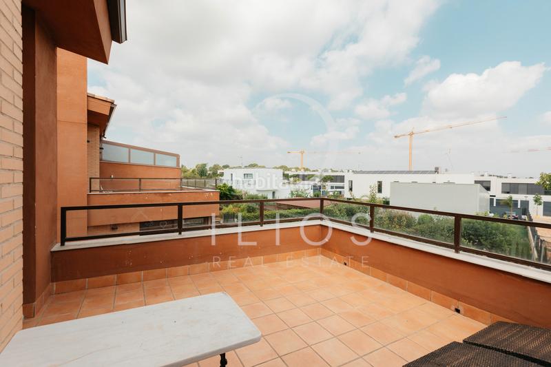 Foto 58b407f6-22a2-43af-9eb4-7f8194c1c4b5. Casa aparellada amb xemeneia calefacció aparcament piscina a Bétera