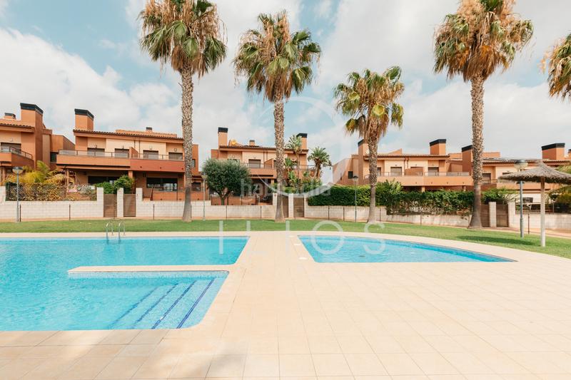 Foto 6b2baae7-c0dc-4fcc-9c8d-09d40b343572. Casa aparellada amb xemeneia calefacció aparcament piscina a Bétera