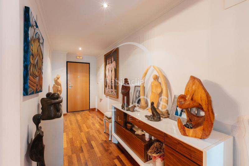 Foto 737af035-3bad-4aab-9541-53c72b7f038b. Casa aparellada amb xemeneia calefacció aparcament piscina a Bétera