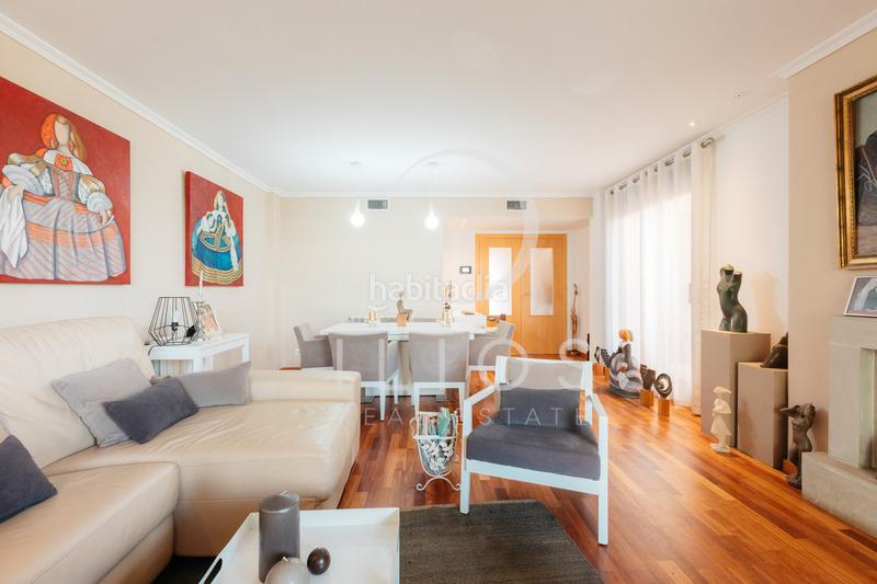 Foto 7f1d7318-c1f3-4988-8e3b-8b4986a26adb. Casa aparellada amb xemeneia calefacció aparcament piscina a Bétera