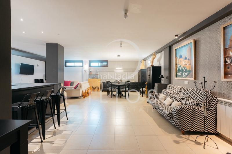 Foto 8703f1ef-5133-4fff-82a8-0c61cef4cbaa. Casa aparellada amb xemeneia calefacció aparcament piscina a Bétera