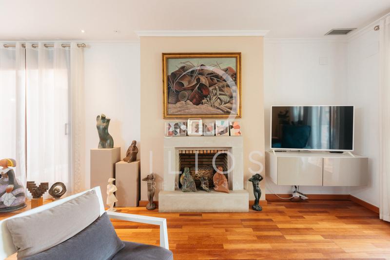 Foto 8cf7f1ee-a9dc-4b52-a4c0-3090ef996996. Casa aparellada amb xemeneia calefacció aparcament piscina a Bétera