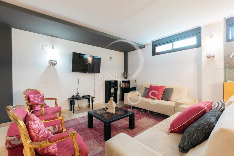 Foto d8058275-9b56-4c33-aa0e-afedf7ff27b0. Casa aparellada amb xemeneia calefacció aparcament piscina a Bétera