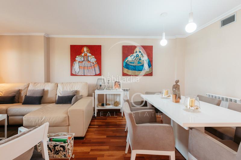 Foto d894f3ae-ac5b-4774-ad02-fe642eae331e. Casa aparellada amb xemeneia calefacció aparcament piscina a Bétera