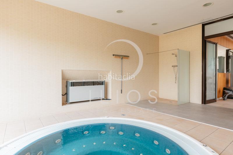 Foto f36b2773-f820-416d-a0d4-09d3ae8f7cd3. Casa aparellada amb xemeneia calefacció aparcament piscina a Bétera