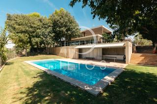 Xalet a Nueva Santa Barbara - Cruz de Gracia. Exclusiva villa en venta en godella con diseño contemporáneo y m