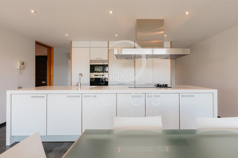 Foto ce9370c4-5166-44eb-9084-3a6344da1c6d. Chalet exclusiva villa en venta con diseño contemporáneo y máxima privacidad en Godella