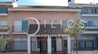 Casa adossada a Moncada. Amplio y luminoso chalet adosado en venta en moncada