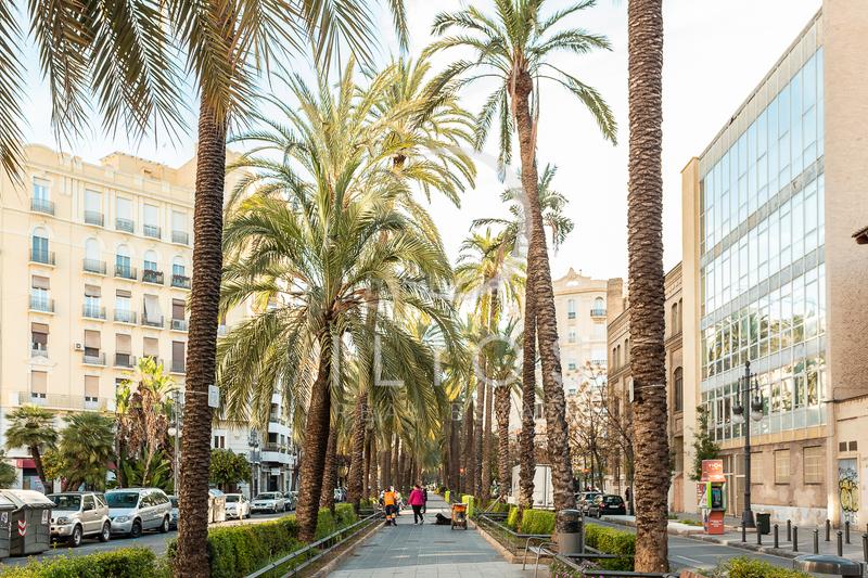 Foto c8e66c20-c7ed-418f-8e6d-664ffe134ad6. Local comercial en Russafa Valencia