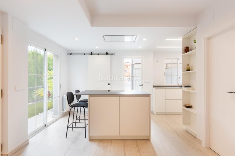 Foto ddd9a590-777d-4ee1-a80c-0c3654fbe1fd. Towny house with fireplace heating parking pool in Bétera