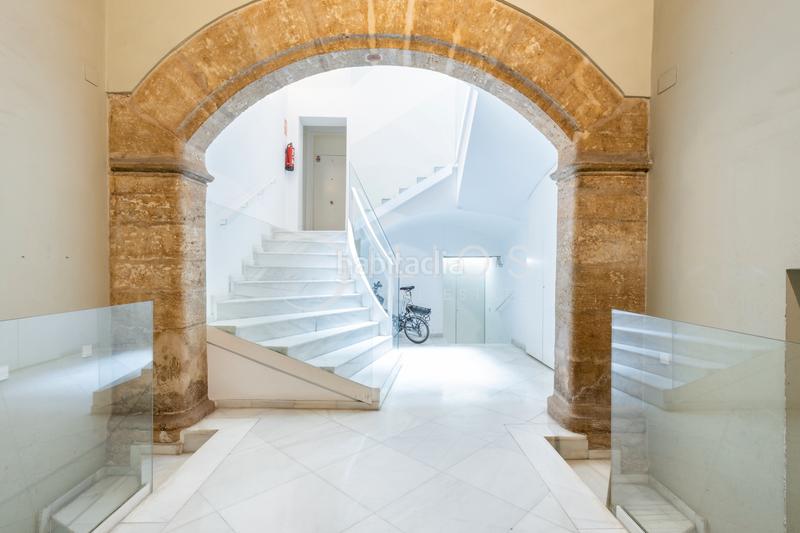 Foto 878acc56-c5af-4ca3-b953-814353dd6830. Pis amb xemeneia calefacció a La Seu Valencia