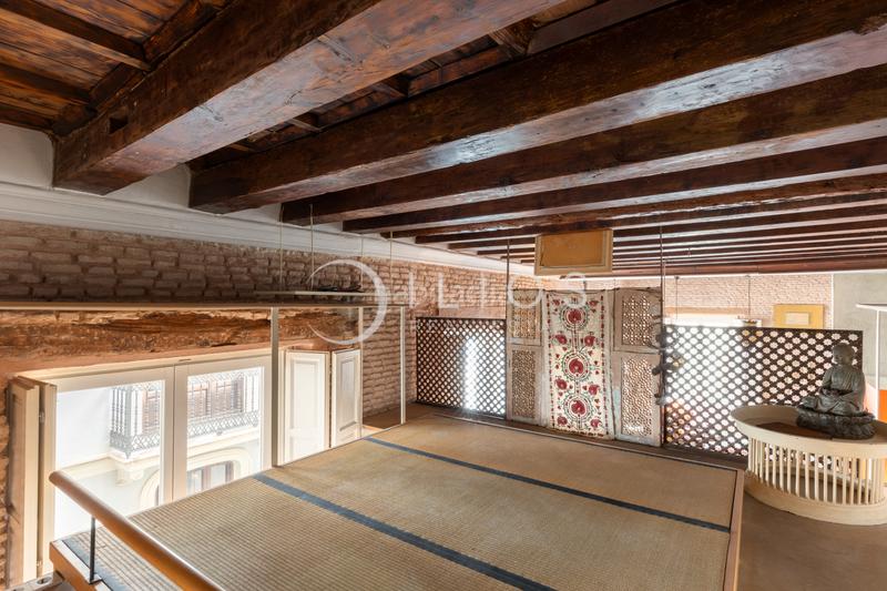 Foto c008e0f0-2b8e-4241-86e4-2ed59936d2c0. Pis amb xemeneia calefacció a La Seu Valencia