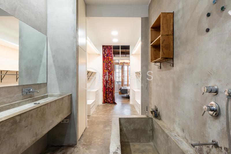 Foto f5162aab-fa9c-4cb1-b165-e6056bf47f5d. Pis amb xemeneia calefacció a La Seu Valencia