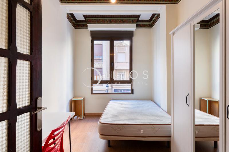 Foto 48fb9c5d-2ee0-4ff3-9303-ea8a63407e09. Piso en Russafa Valencia