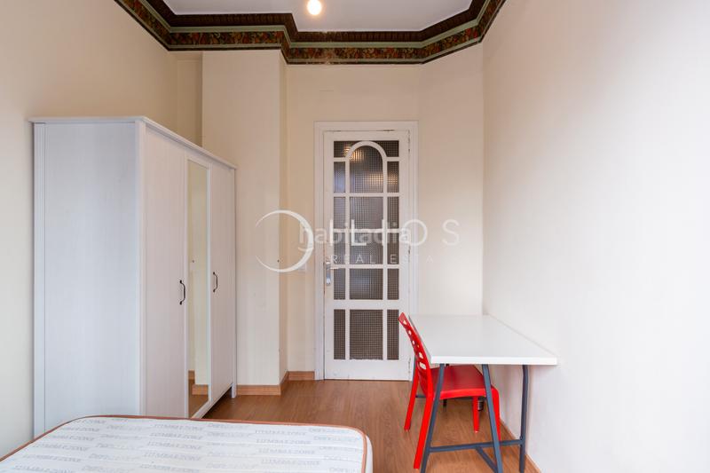 Foto b916afbe-43d4-4c48-9099-9b1ddd8fd360. Piso en Russafa Valencia