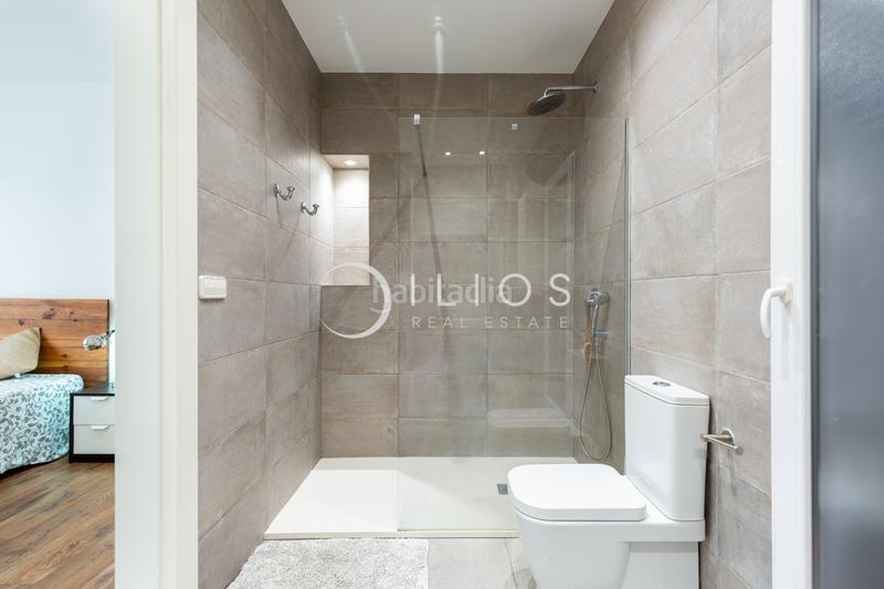 Foto b4de237f-01fe-4ec7-b09d-ed60f52dbfe0. Rent flat with heating in Russafa Valencia