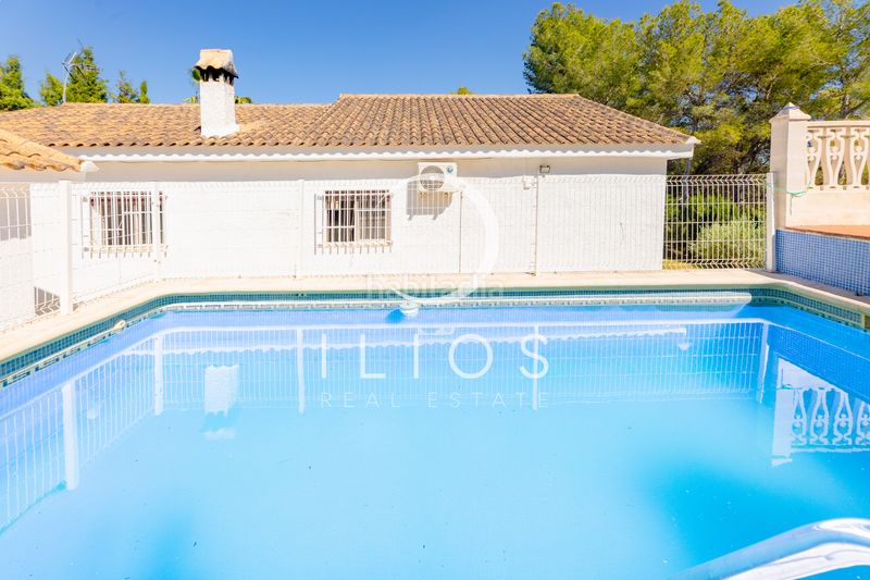 Foto 65a82602-e2ef-4a6d-8da2-0eb3ab85397a. Xalet amb aparcament piscina a Vilamarxant