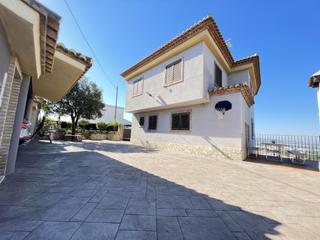 Chalet  N/a. Bonito chalet completamente exterior y en perfecto estado en la