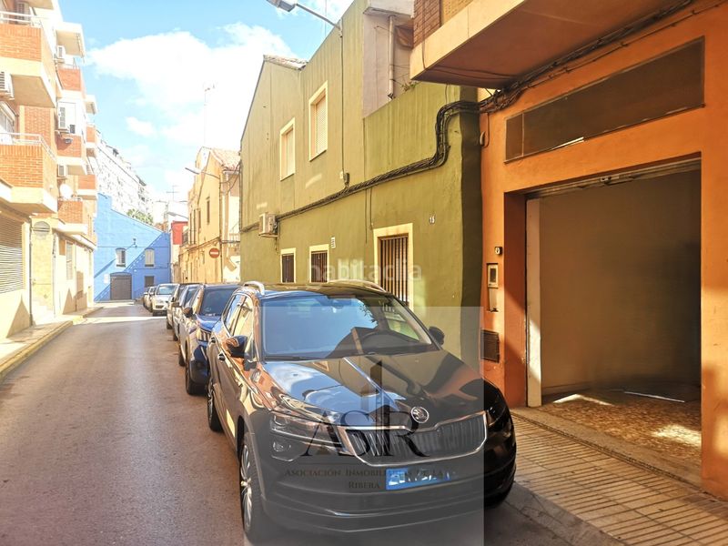 Foto c43c3d5b-8356-47ed-92fe-267e55b541fe. Aparcament cotxe a Caputxins Alzira