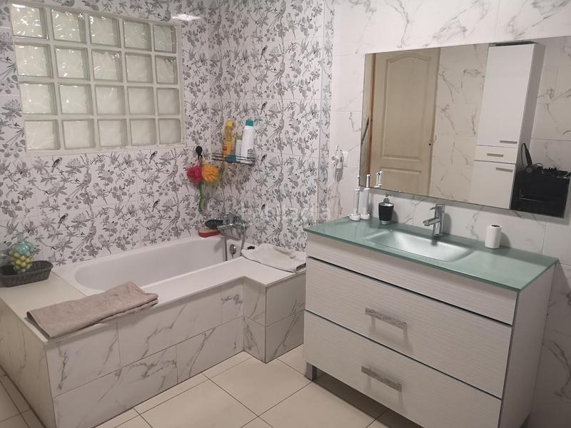 Foto 94d694f5-c25d-422b-b458-cbbf3fd001e8. Casa adossada a dr. leopold serra 12 a Caputxins Alzira