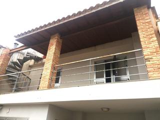 Casa a schiera in Gavarda. Presentamos en el circuito de venta esta gran casa adosada de 36