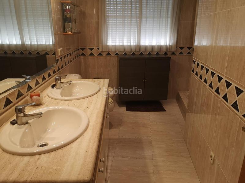 Foto e8ef7cd9-07cb-40ae-aa6a-15cb058766f2. Casa adossada a Sants Patrons Alzira