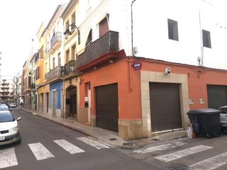 Aparcament cotxe a Sants Patrons. Local comercial garaje centro