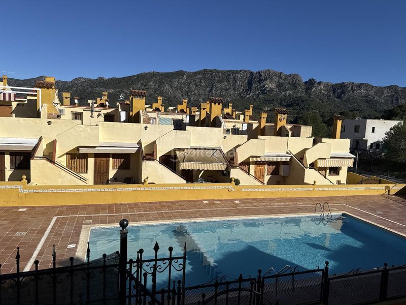 Foto c0ab3a61-e051-4622-acb2-8b51080d997c. Casa adossada amb piscina a Urbanitzacions i Pedanies Sud Alzira