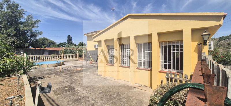 Foto e0a665e6-3fbf-4771-8ebf-43e1b684b636. Casa amb piscina a Alginet