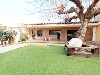 Casa a La Vila. Casa en la vila, como nueva, con jardin y en planta baja!!!