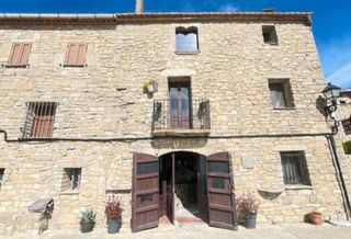 Masia a Forès. Exclusiva casa de piedra con negocio de restauracion y alojamien