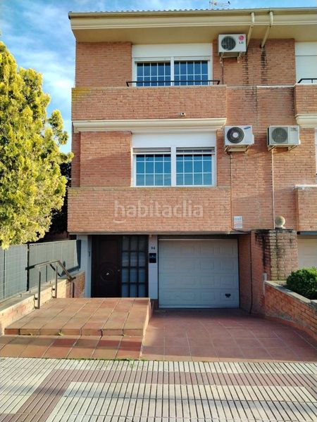 Foto f94f90b2-3c31-4661-9c97-9c9f08e2da15. Casa adossada amb calefacció aparcament a Mollerussa