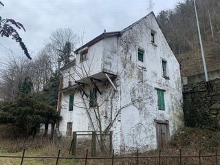 Casa en N-230. Casa con terreno y borda adyacente en venta