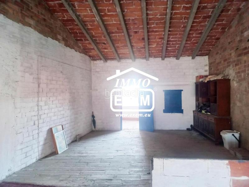 Foto d207d498-b3e7-4d4b-8b25-c075728868de. Casa adossada amb aparcament a Alfarràs