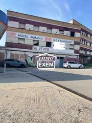 Edifici a La Caparrella. Hotel  a  la venta  en lleida