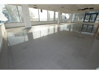 Rent Office space in Zona Industrial. Oficina con mucha luz natural en alquiler en centro de negocios