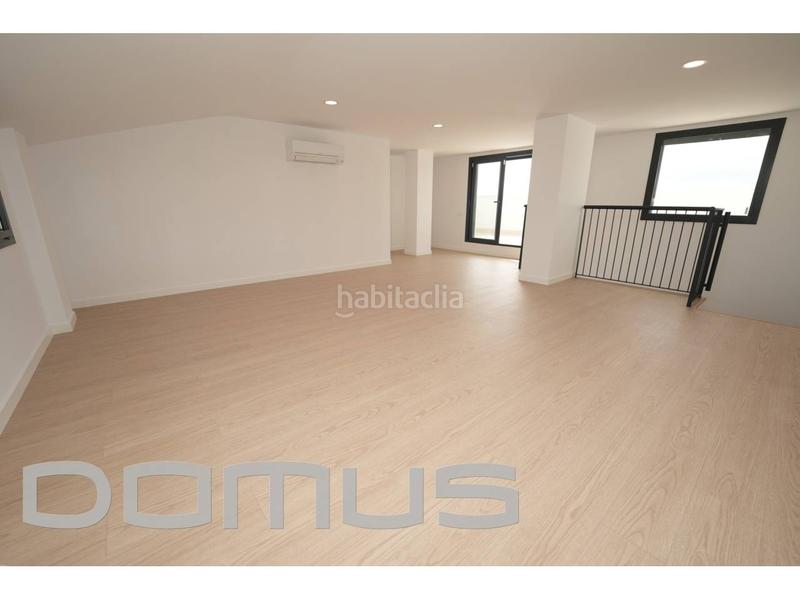 Foto 1c55b6dc-4de9-4142-a6ea-41ba8a5560d2. Rent penthouse with heating parking in Bufalà Badalona