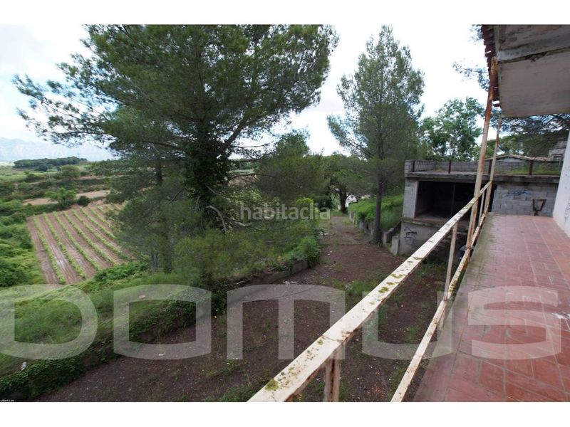 Foto be01710b-3774-4d64-a236-719f252f2b21. Masia amb aparcament a Piera