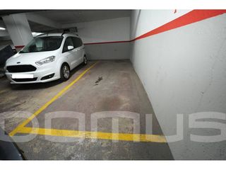 Aparcament cotxe a Avenida MERIDIANA 209