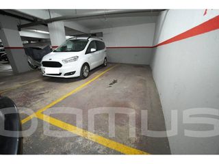Aparcament cotxe a Avenida MERIDIANA 209